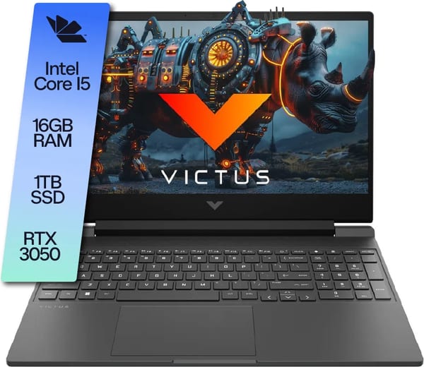 Notebook HP Victus 15-FA2013 gris abierta de frente, pantalla con logo Victus, cartel Intel Core i5, 16GB RAM, 1TB SSD, RTX…